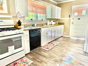 Fridge, oven, stovetop, dishwasher