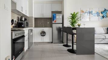 Fridge, microwave, oven, stovetop