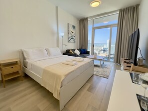 1 bedroom, iron/ironing board, WiFi - Bloom Heights Studio | High Floor | Pool & Gym (Jumeirah Village Circle)