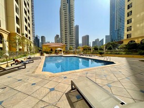 حمام سباحة