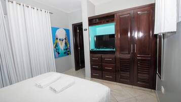 In-room safe, iron/ironing board, WiFi, bed sheets