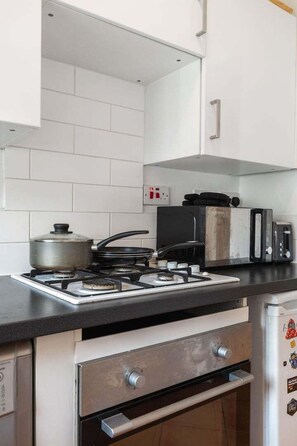 Refrigerador, microondas, horno, cafetera/tetera