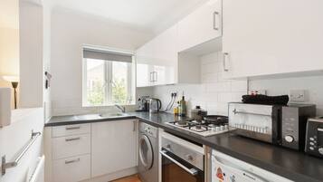 Fridge, microwave, oven, coffee/tea maker