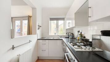 Fridge, microwave, oven, coffee/tea maker