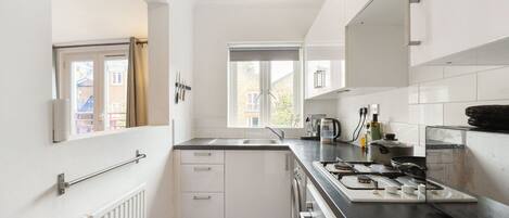 Fridge, microwave, oven, coffee/tea maker