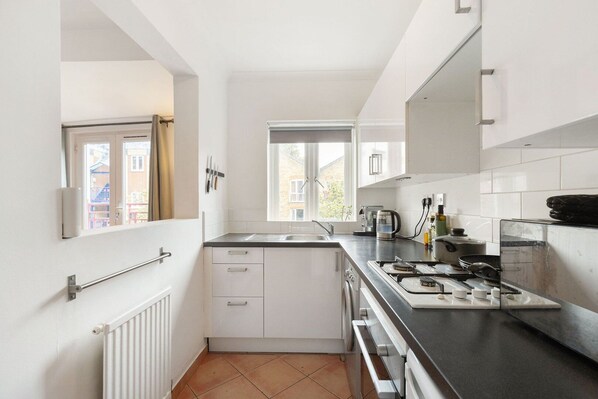 Fridge, microwave, oven, coffee/tea maker