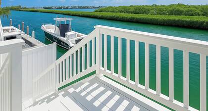 Welcome to Castillo Del Mar. A peaceful, salty newly remodeled ocean front home!
