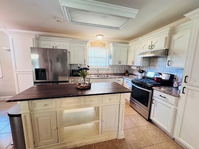 Charming 2-bedroom house in Tickfaw with AC