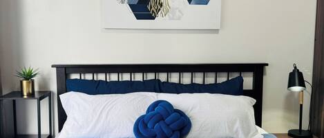 1 slaapkamer, een strijkplank/strijkijzer, internet, beddengoed