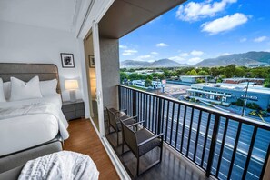 Property grounds - Sugarhouse - Panoramic Mountain Views! Studio! (Salt Lake City)