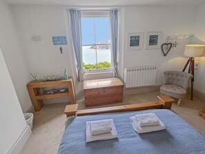 3 bedrooms, iron/ironing board, Internet, bed sheets