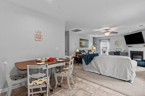 Dining - 4 Bedroom - Longer Term Rentals Year Round (Wilmington)