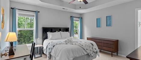 4 bedrooms, iron/ironing board, internet, bed sheets