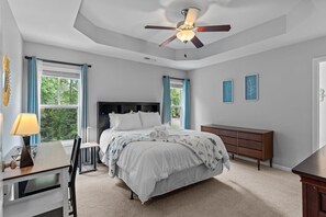 4 عدّة غرف نوم ومكتب وسرير سفر وواي فاي مجانًا