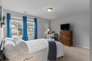 4 bedrooms, desk, travel crib, free WiFi