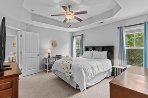 4 bedrooms, desk, travel cot, free WiFi - 4 Bedroom - Longer Term Rentals Year Round (Wilmington)