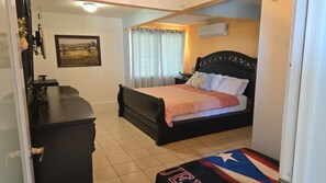 2 habitaciones, tabla de planchar con plancha y cuna de viaje 