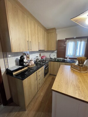 Fridge, microwave, oven, coffee/tea maker