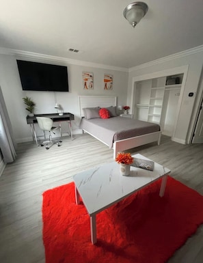 1 habitación, tabla de planchar con plancha y acceso a internet 