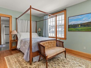 6 bedrooms, desk, iron/ironing board, WiFi