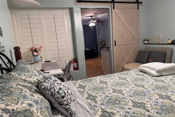 1 chambre, fer et planche à repasser, Wi-Fi, draps fournis