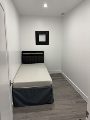2 bedrooms, desk, free WiFi, bed sheets