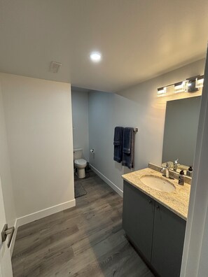 Toallas y papel higiénico