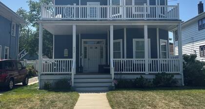 Relaxed and beachy 3 bedroom home just a short walk to the beach