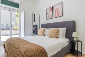 1 dormitorio, tabla de planchar con plancha, wifi y ropa de cama