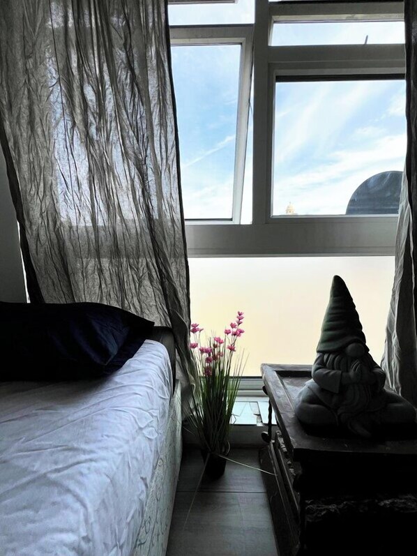 4 bedrooms, WiFi, bed sheets