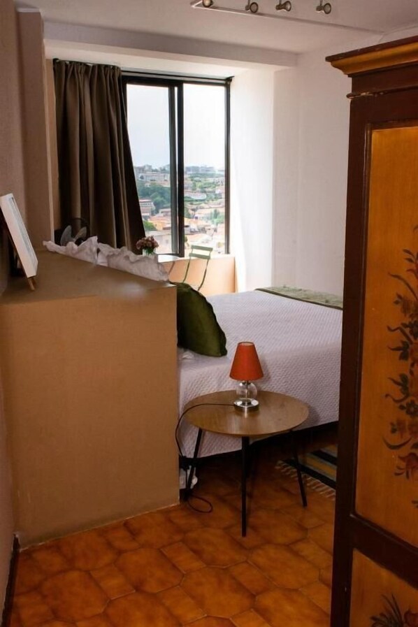 Deluxe Double Room, Balcony, City View | Individually decorated, individually furnished, free WiFi, bed sheets
