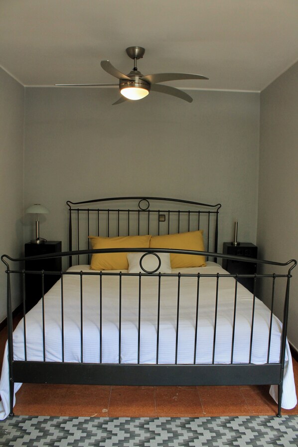 TRAMS | Individually decorated, individually furnished, free WiFi, bed sheets - Jardim do Morro (Vila Nova de Gaia)