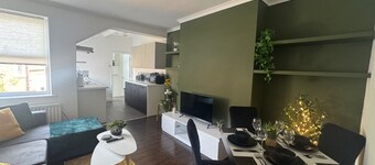 Apt-Sleeps 6-Parking-Ideal for Contractors-Garden