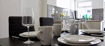 Green Corner House Sleeps 6 & Free Parking