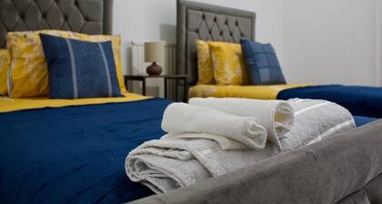 Green Corner House Sleeps 6 & Free Parking