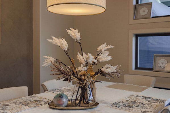 Dining - 5BR with pool, games room, sleeps up to 10 guests (Fraser Coast)