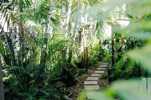 Property grounds - 5BR with pool, games room, sleeps up to 10 guests (Fraser Coast)