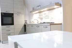 Fridge, oven, dining tables - Court Cosi&Mia Historic Center (Gallipoli)