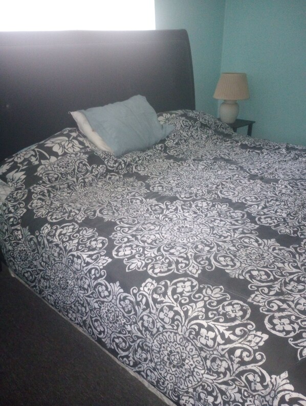 1 chambre, fer et planche à repasser, accès Internet
