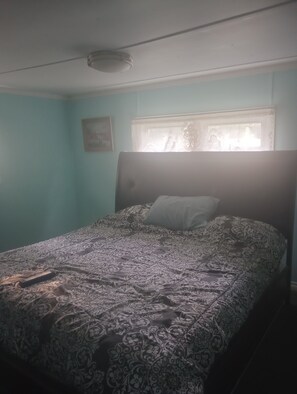 1 chambre, fer et planche à repasser, accès Internet