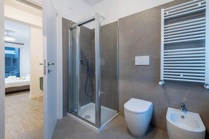 Eco-friendly toiletries, hair dryer, bidet, towels