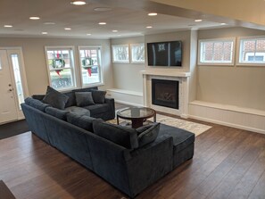 Smart TV, fireplace
