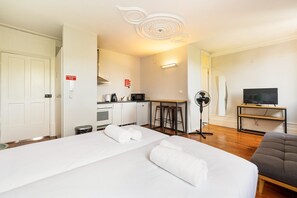 Iron/ironing board, internet, bed sheets
