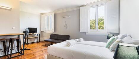 Bügeleisen/Bügelbrett, Internetzugang, Bettwäsche