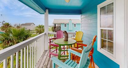 Vibrant dog friendly home with two balconies & outdoor bar - steps to sand