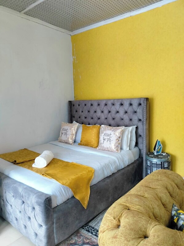 1 dormitorio, tabla de planchar con plancha, wifi y ropa de cama