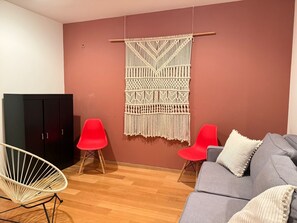 Family Apartment, City View | Living area
