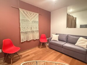 Family Apartment, City View | Living area
