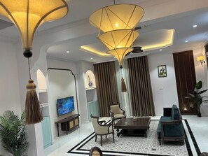 Villa Deluxe, 4 chambres, balcon, vue jardin | Coin séjour