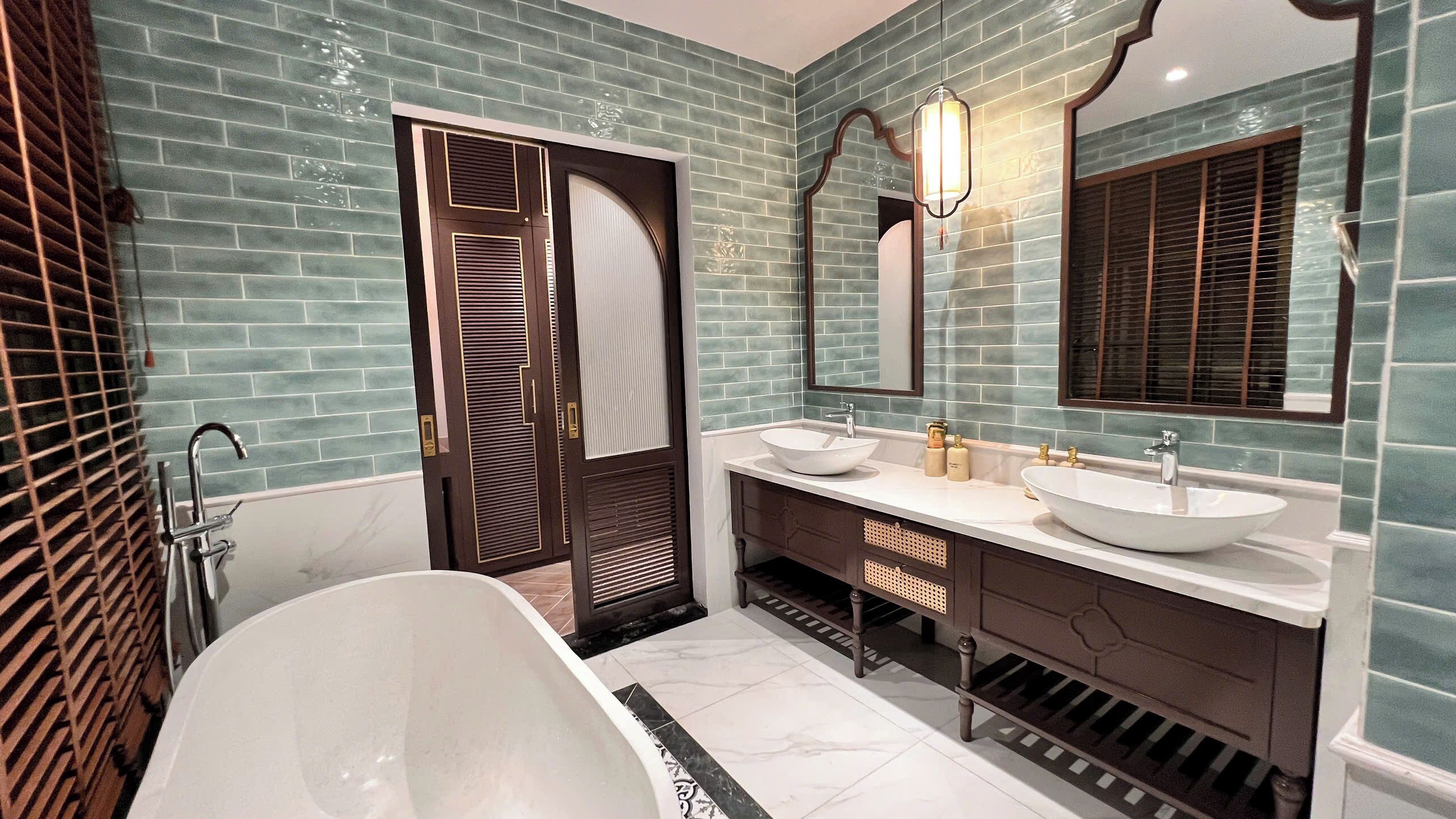 Deluxe Villa, 4 Bedrooms, Balcony, Garden View | Bathroom sink